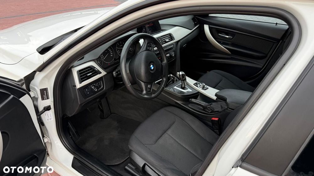 BMW Seria 3 325d - 22