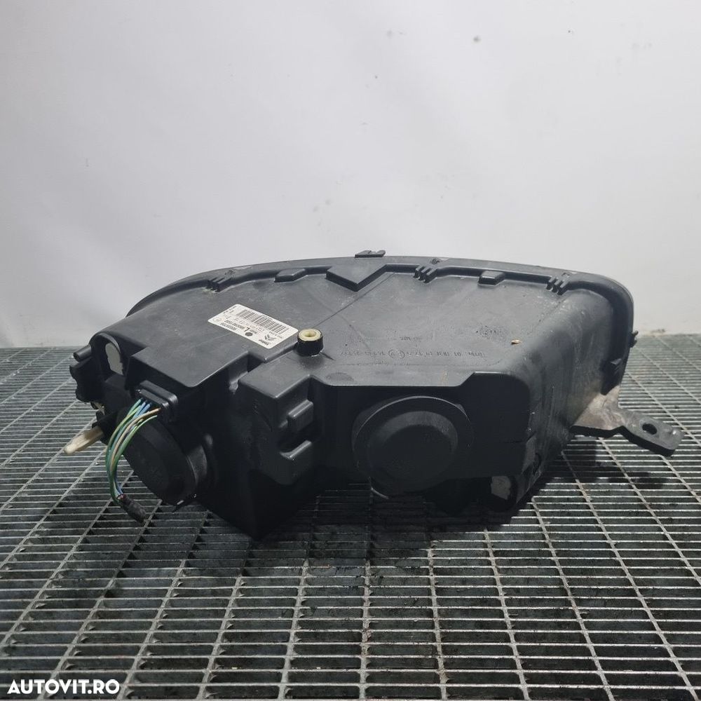 Far Stanga Citroen C4 Cactus 2014 - 2017 SUV 4 Usi (1386) Fara xenon Doua prinderi rupte - 2