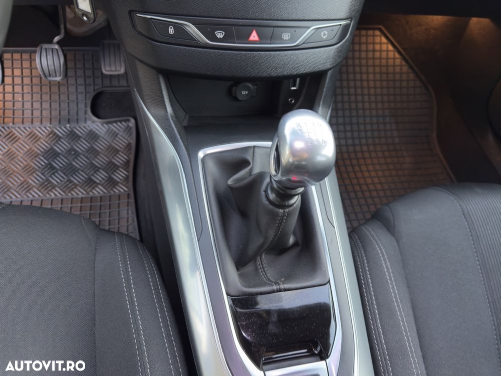 Peugeot 308 130 e-THP Stop & Start Allure - 16