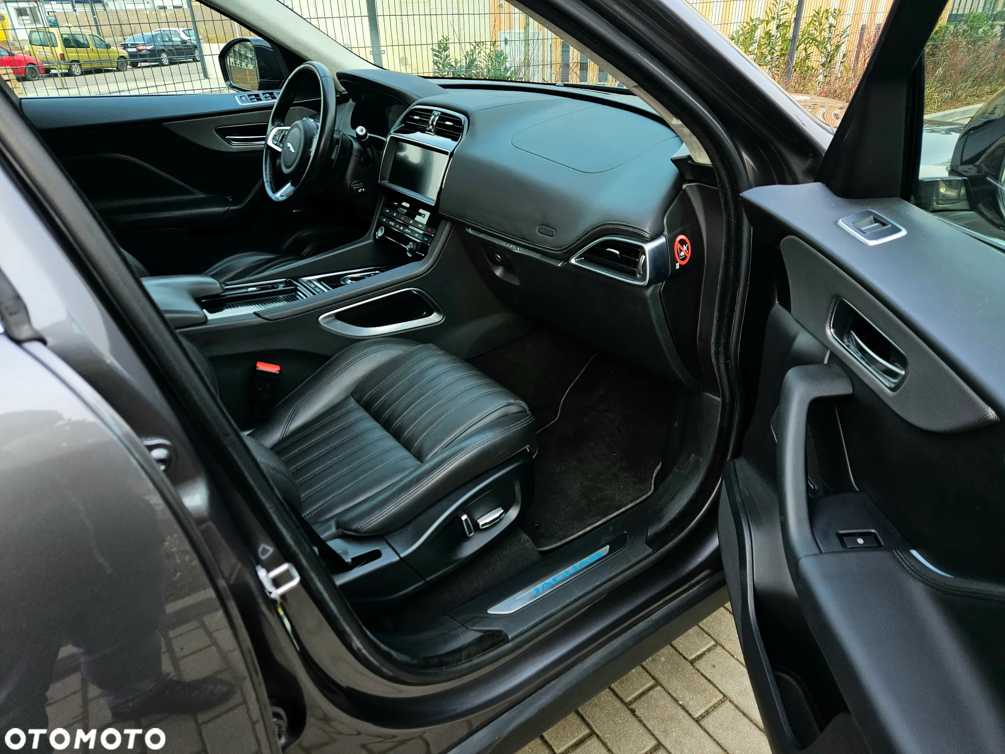 Jaguar F-Pace 30t AWD Prestige - 8