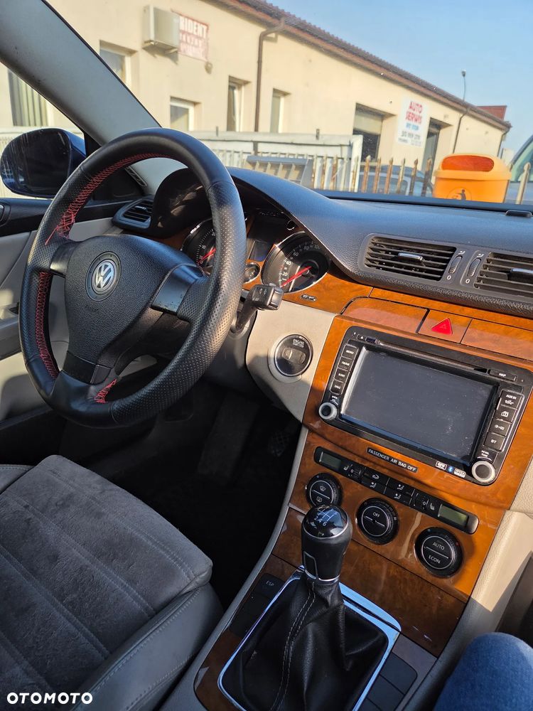 Volkswagen Passat 2.0 TDI Highline - 11