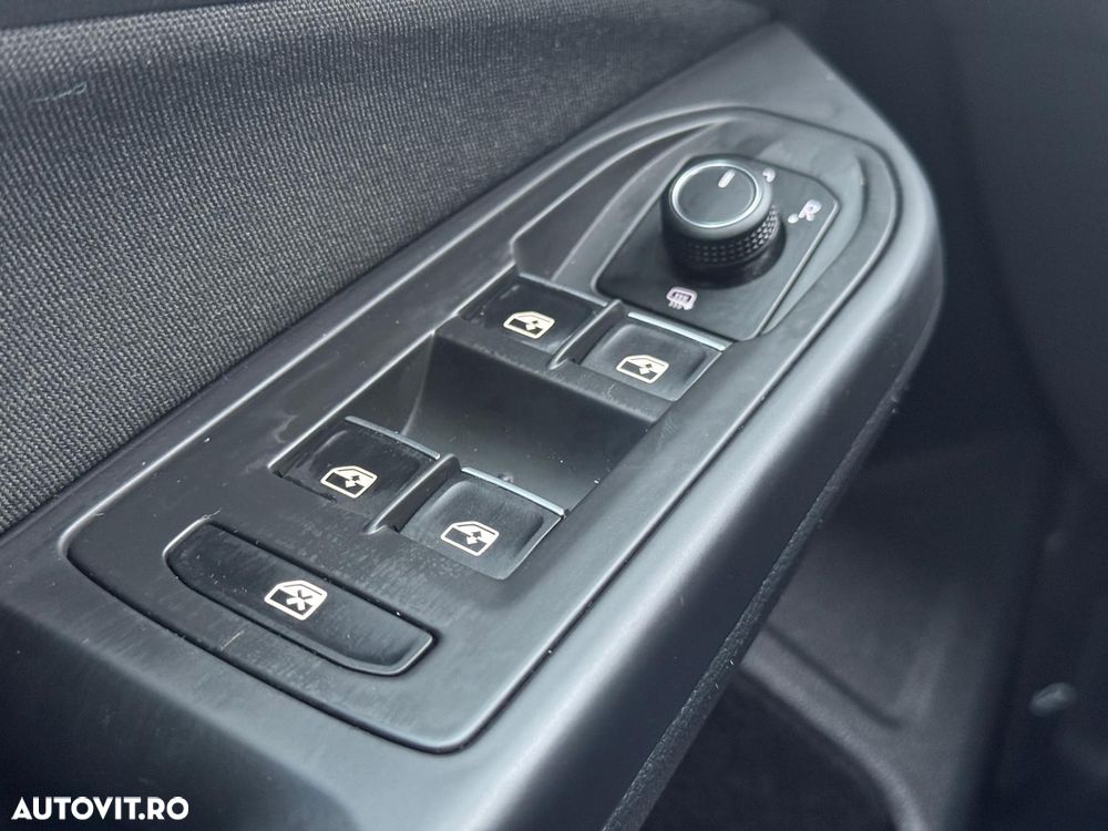 Volkswagen Golf 2.0 TDI SCR DSG Life - 24