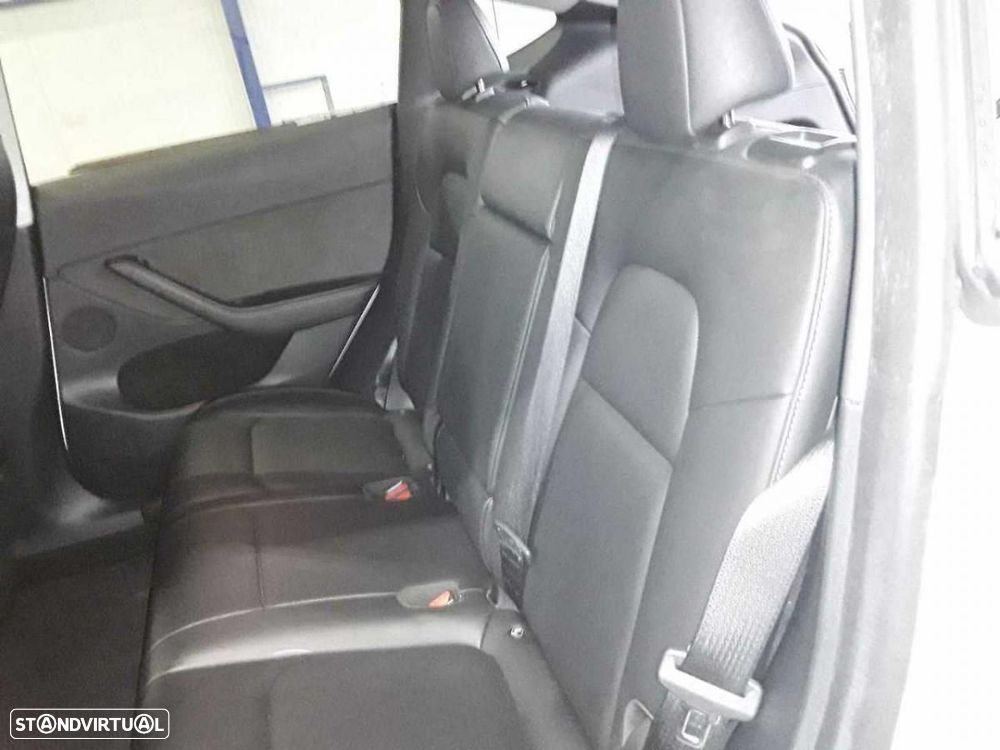 Tesla Model Y RWD - 5