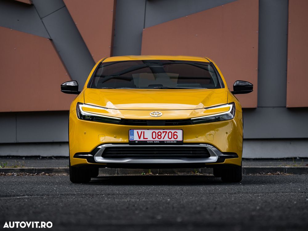 Toyota Prius ver-2-0-fwd-phev-dynamic - 4