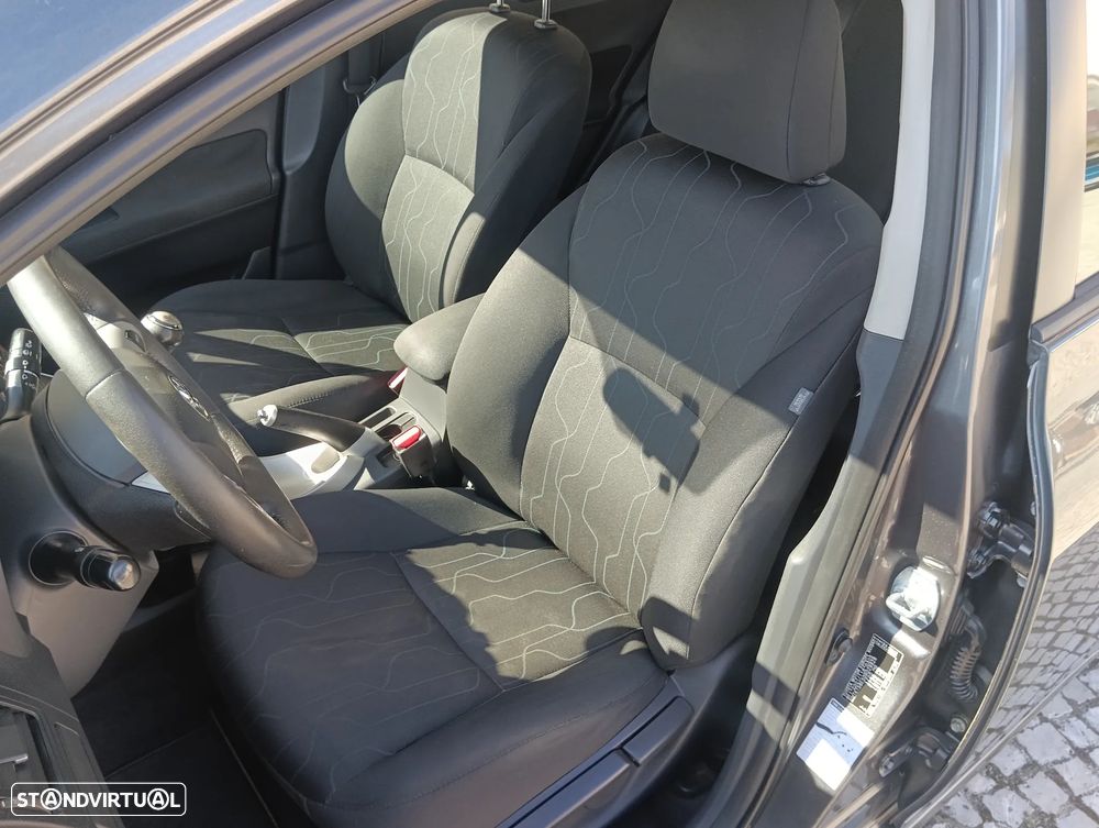 Toyota Auris 1.33 VVT-i - 5