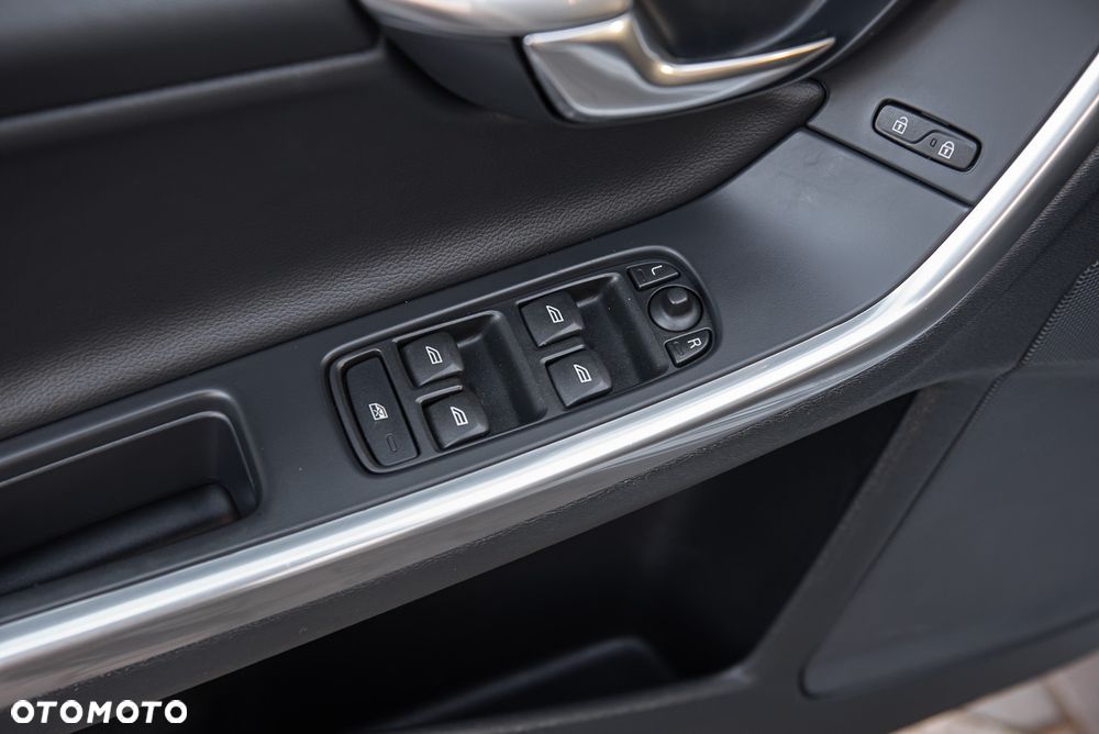 Volvo V60 D4 Geartronic Summum - 16