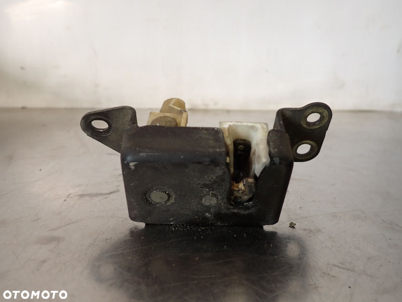 ZAMEK KLAPY BAGAŻNIKA HONDA CR-V I LIFT - 1