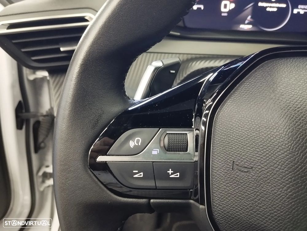 Peugeot 2008 1.2 PureTech Allure EAT8 - 19