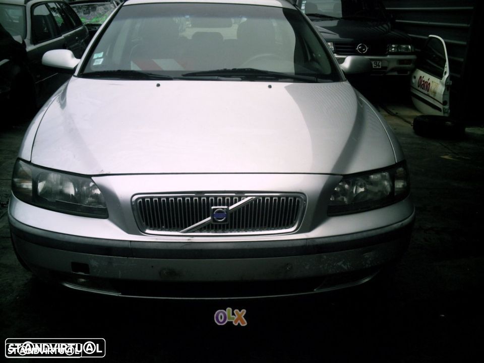 Volvo V70 2.4 D5 de 2002 para peças - 1