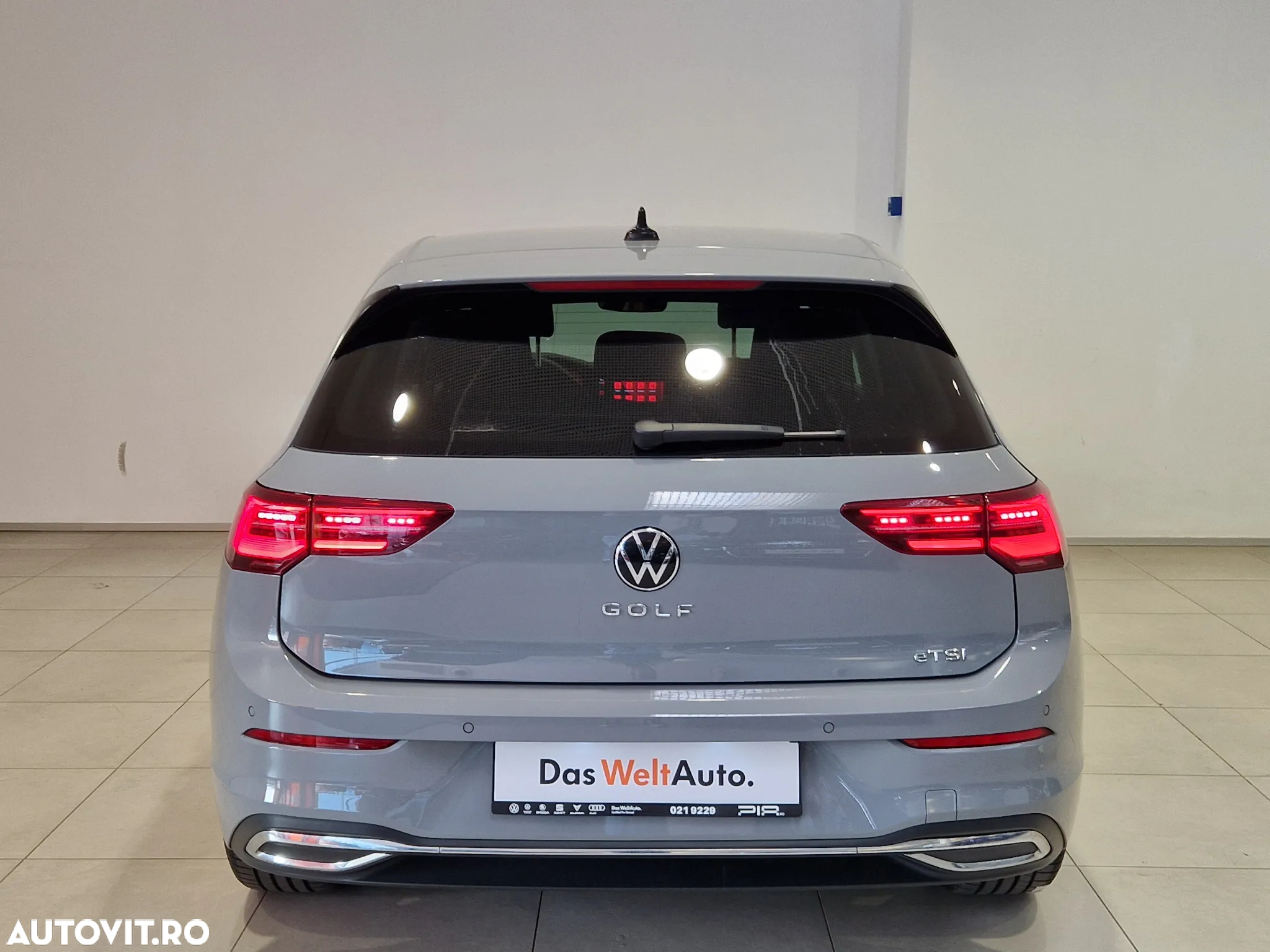 Volkswagen Golf - 8