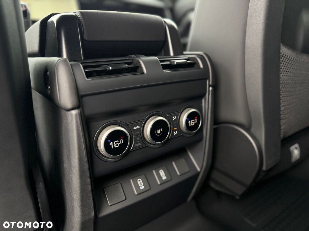 Land Rover Defender - 11