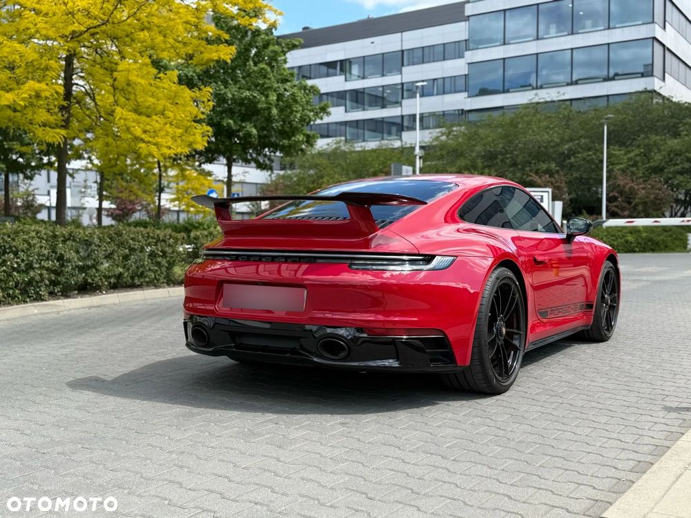 Porsche 911 Carrera GTS - 3