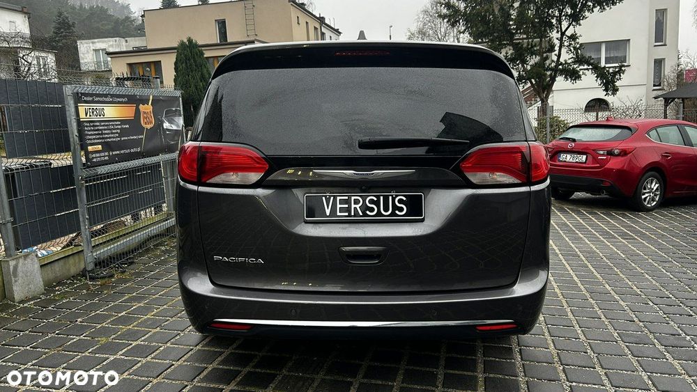 Chrysler Pacifica - 5