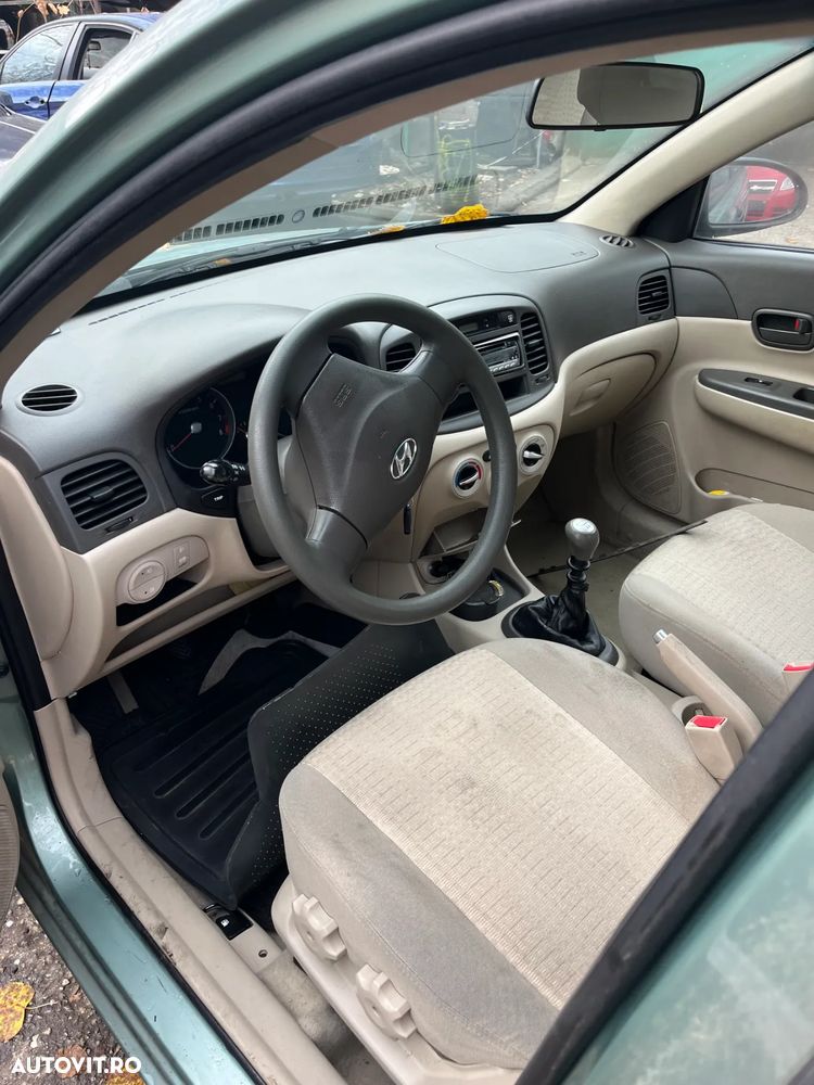 Dezmembrez Hyundai Accent 3 verde 2008 - 4
