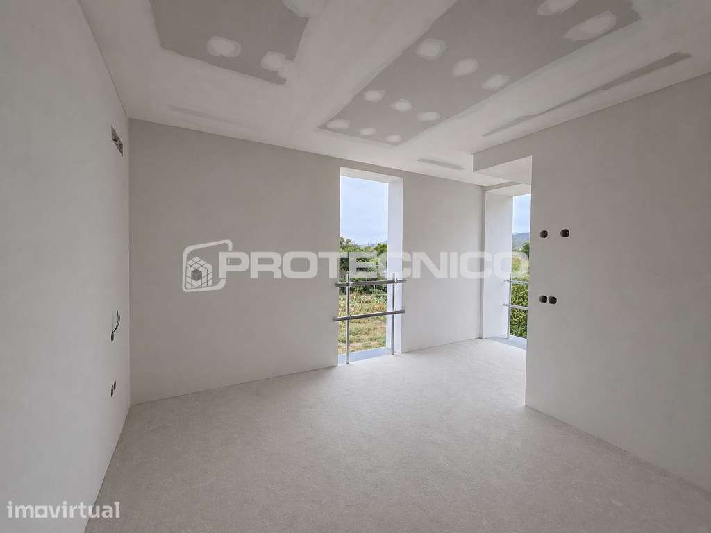 T2 Elegante de Excelentes Áreas com Piscina e Jardim - Grande imagem: 5/18
