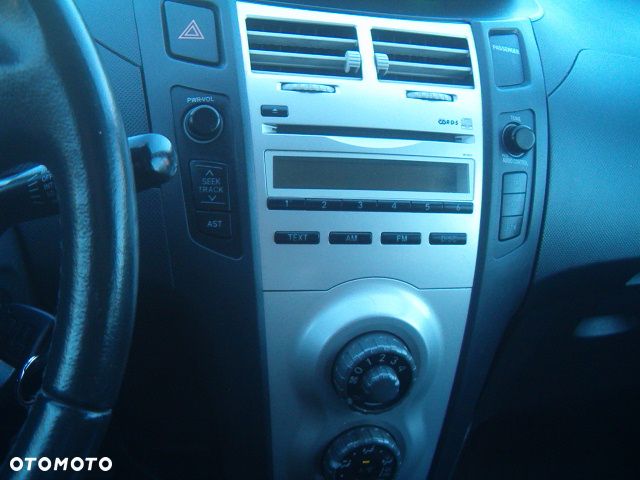 Toyota Yaris - 24