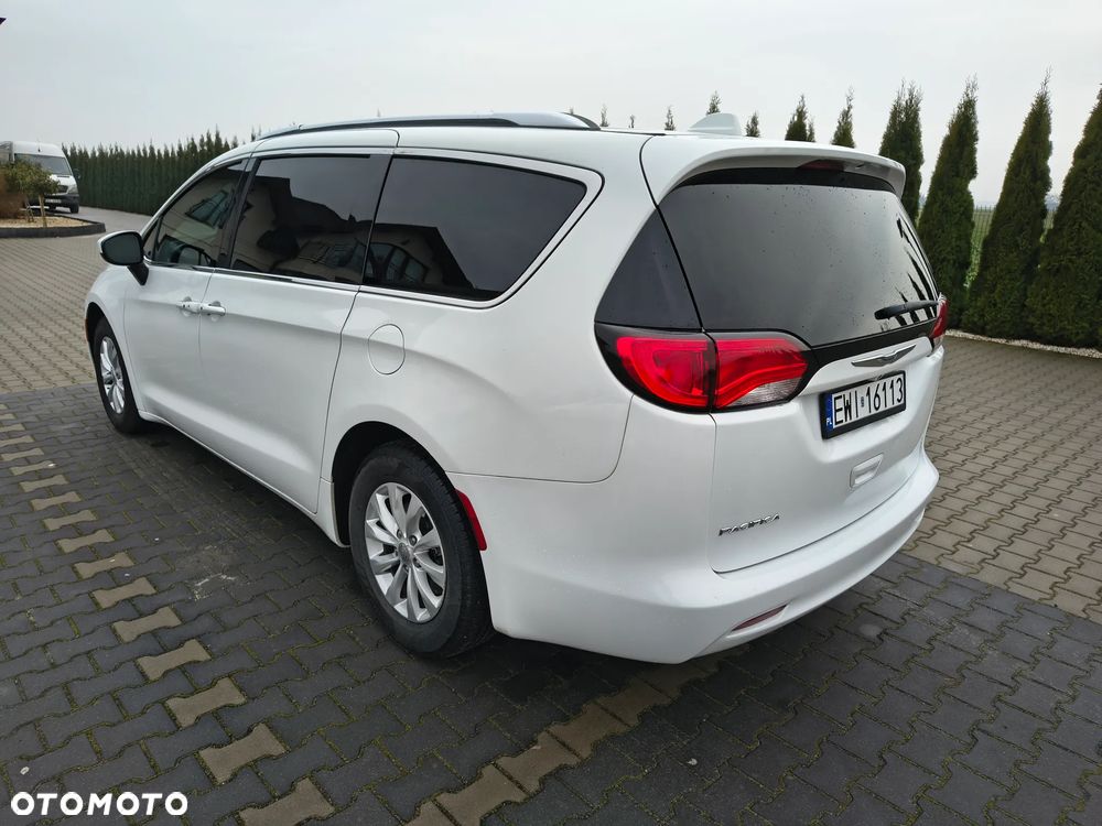 Chrysler Pacifica - 8