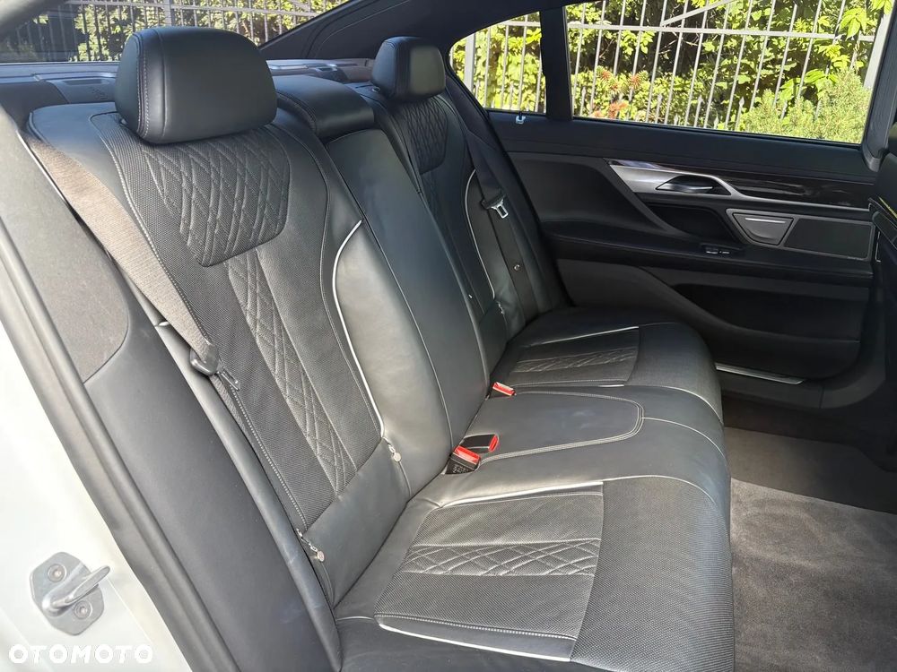 BMW Seria 7 740Li - 13