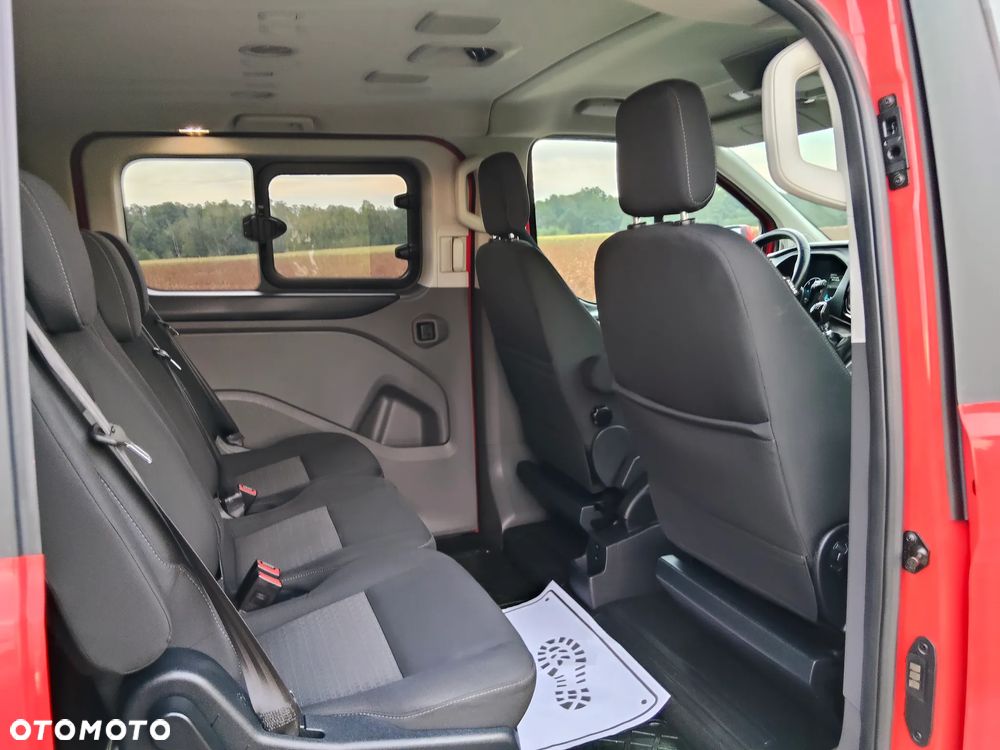 Ford Tourneo Custom - 37