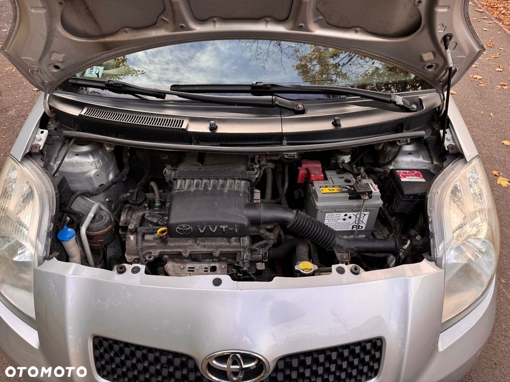 Toyota Yaris - 22
