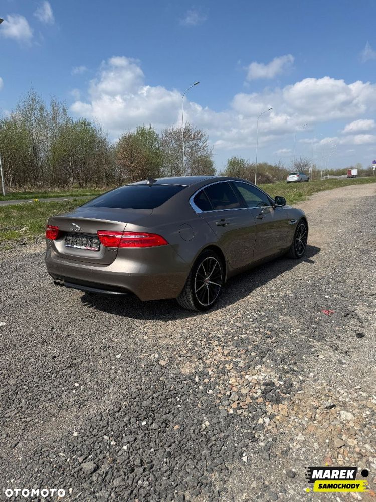 Jaguar XE - 5