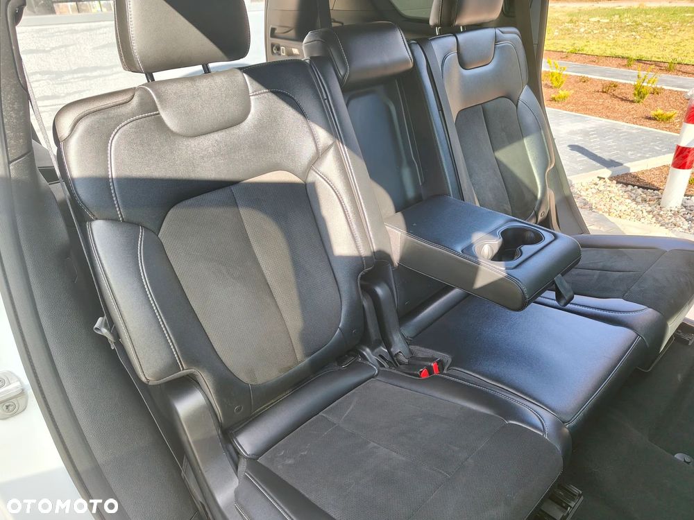 Jeep Grand Cherokee - 35