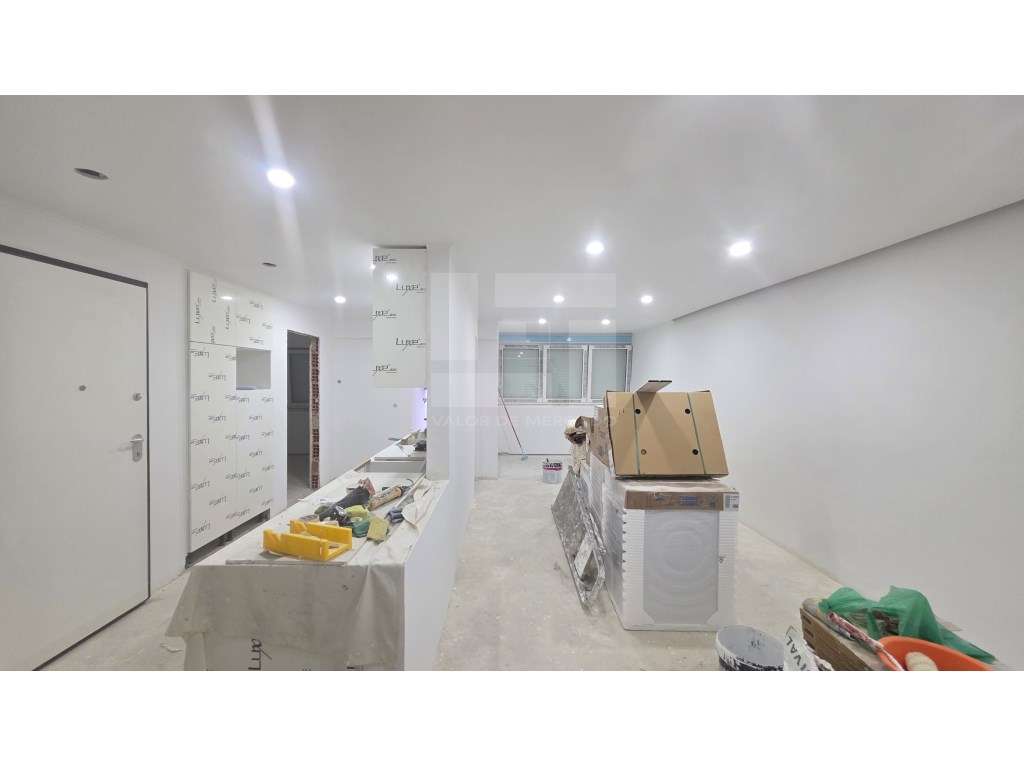 T4 Totalmente Remodelado em Cacilhas | 130 m² | Excelente Luminosidade - Grande imagem: 5/29