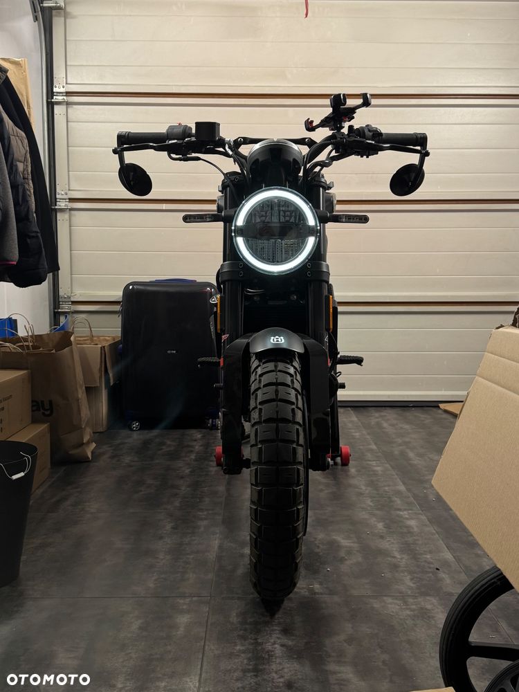 Husqvarna Svartpilen - 7