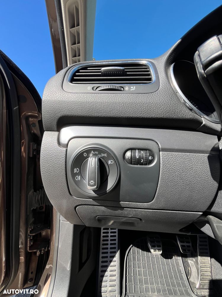 Volkswagen Golf - 10