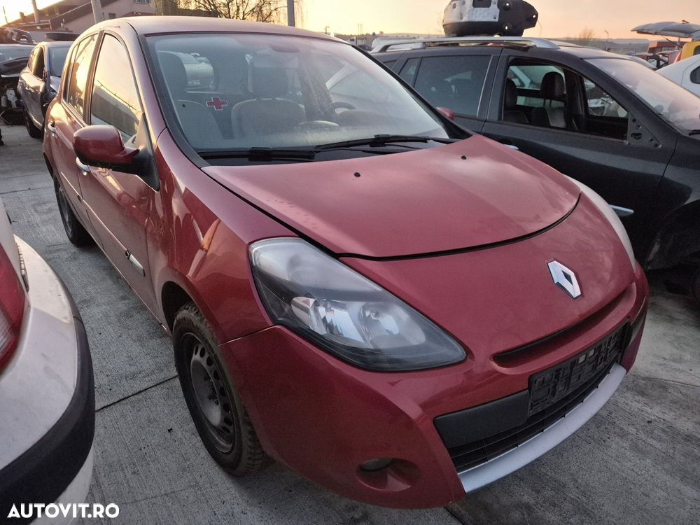 Dezmembram  Renault Clio 3 Facelift 2009 1.6 16v K4M848 - 2