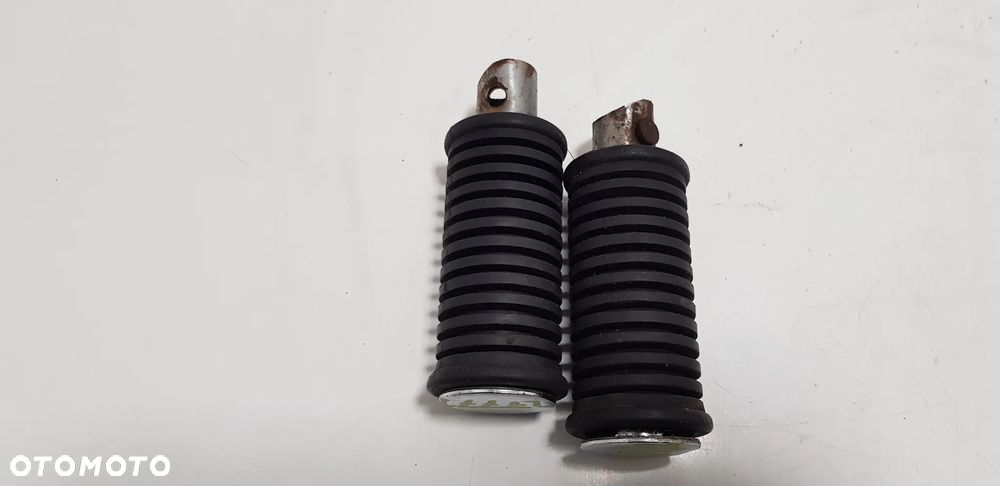 Suzuki Marauder 125 Podnóżki Pasażera - 1