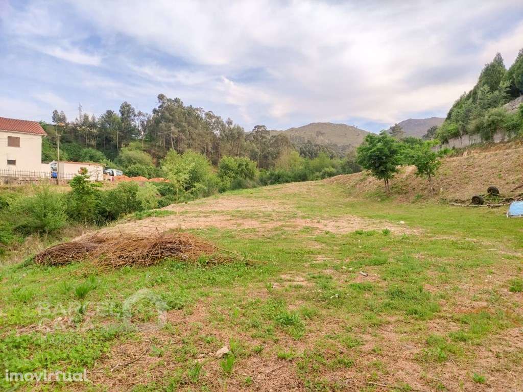 Terreno de construção a cinco minutos de Valença - Grande imagem: 3/34