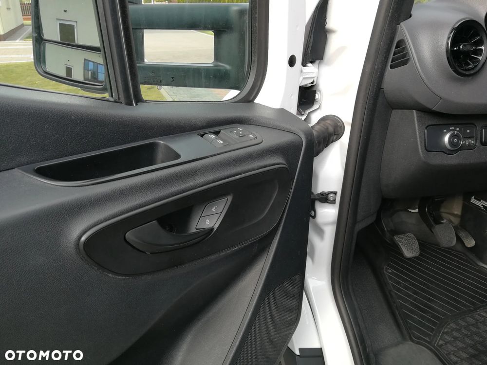 Mercedes-Benz Sprinter - 15