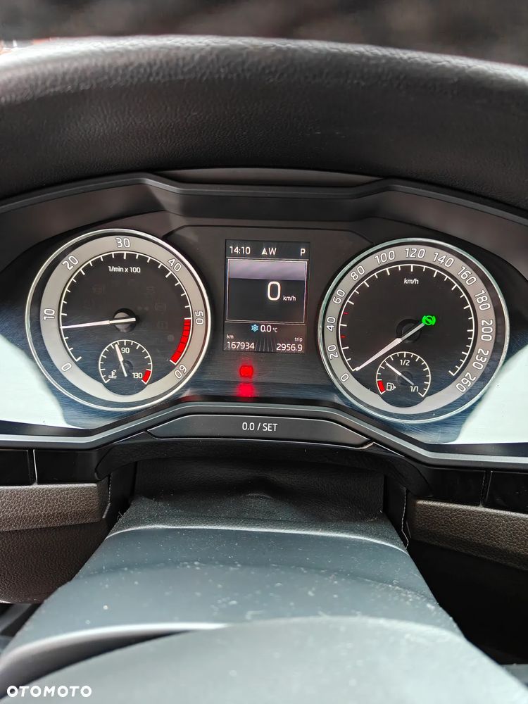 Skoda Superb 2.0 TDI L&K DSG - 11