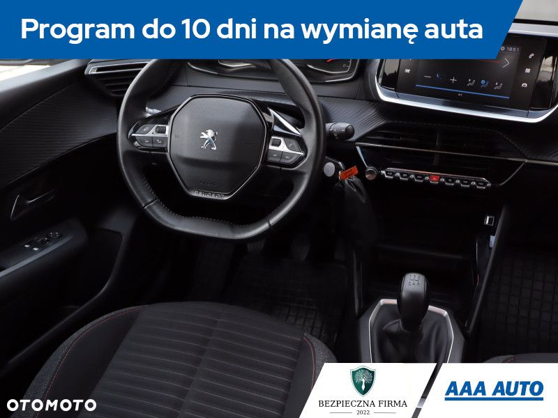 Peugeot 208 - 8