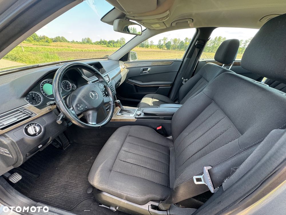 Mercedes-Benz Klasa E 250 BlueEFFICIENCY 7G-TRONIC Elegance - 15