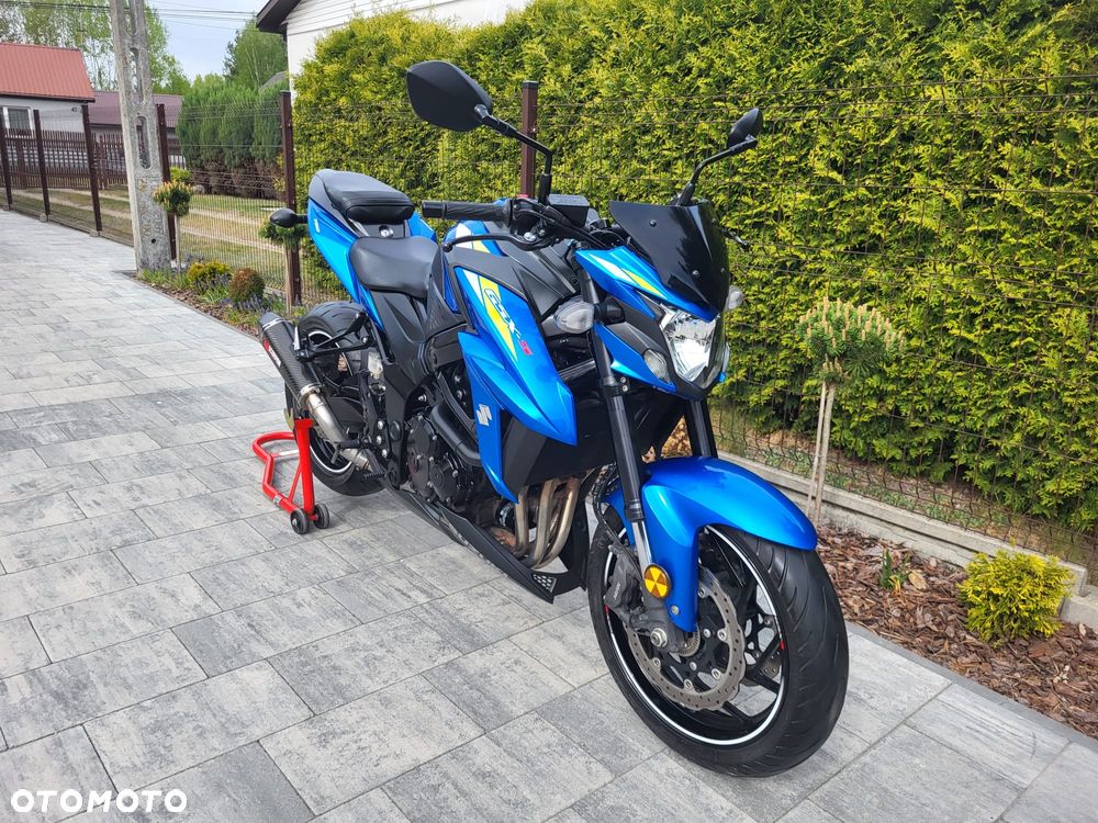 Suzuki GSX - 6