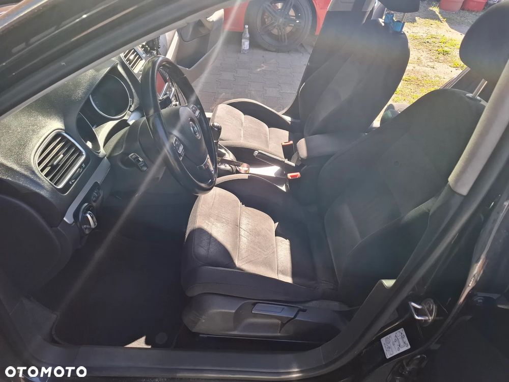 Volkswagen Golf 2.0 TDI DPF Highline - 12