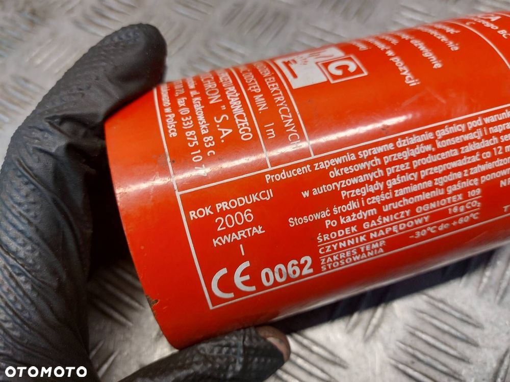 ZESTAW WYPOSAŻENIA OBOWIĄZKOWEGO TRÓJKĄT OSTRZEGAWCZY GAŚNICA APTECZKA - 3