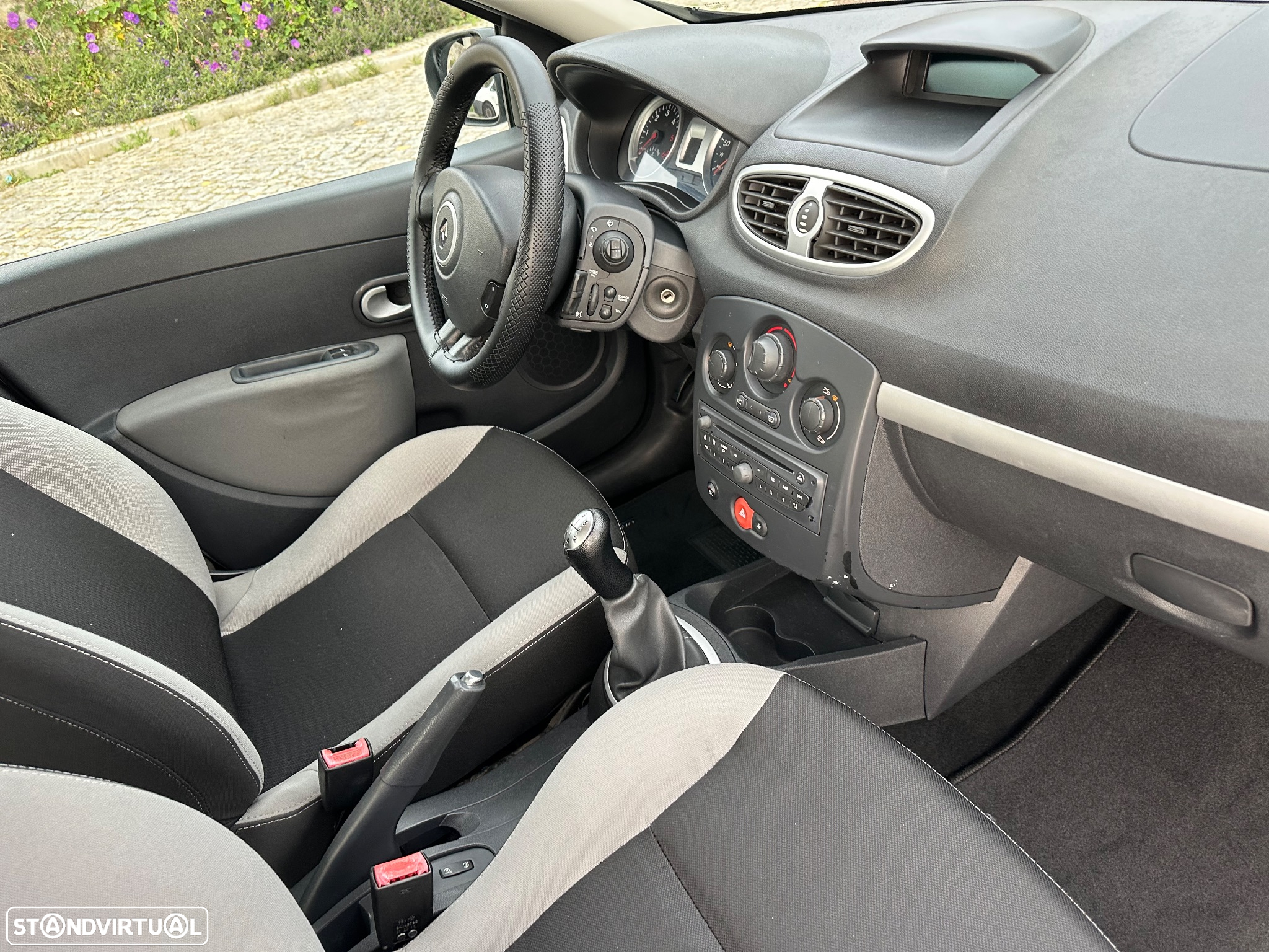 Renault Clio 1.5 dCi 90 FAP Dynamique - 26