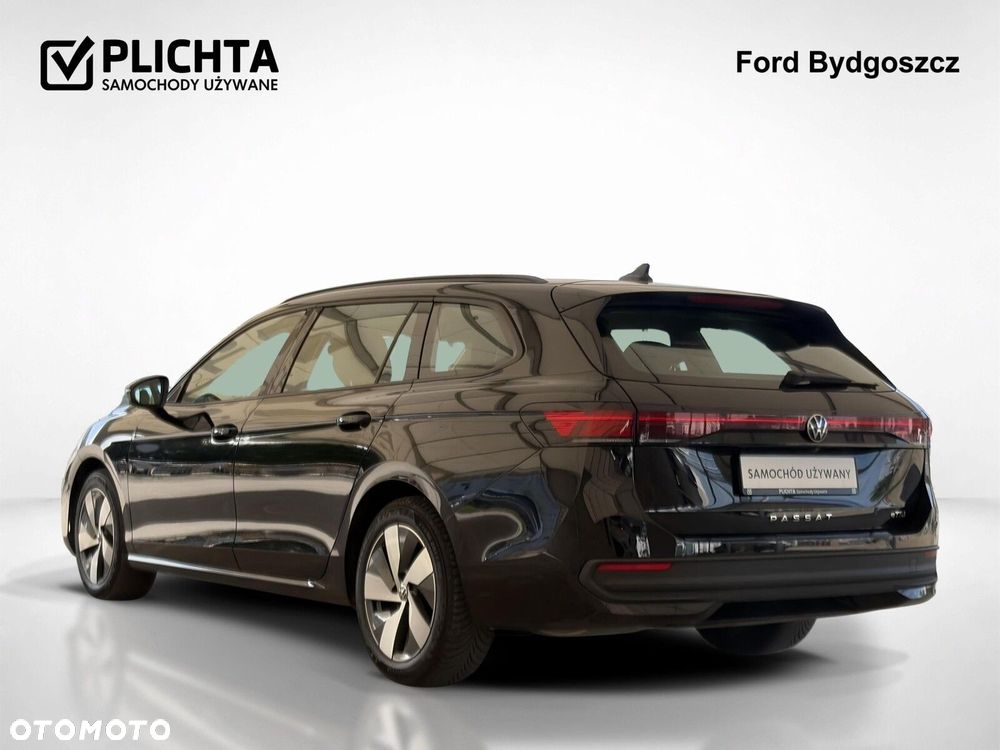 Volkswagen Passat - 4