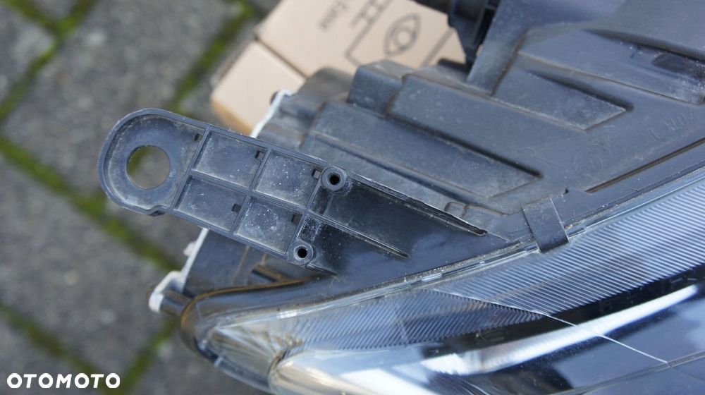 PRZEDNIA LEWA PRAWA LAMPA DACIA DUSTER II - 2