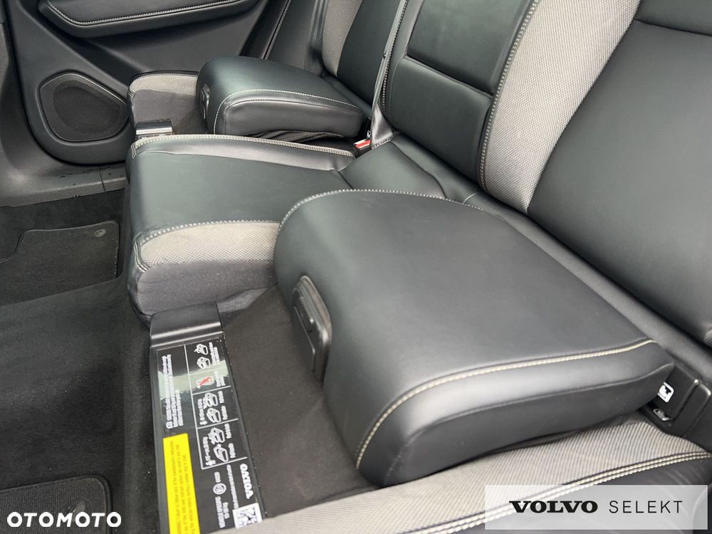 Volvo XC 60 B4 D AWD R-Design - 26