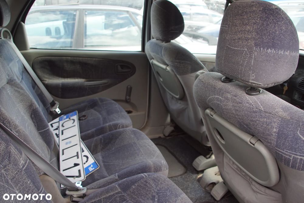 Auto na części - Renault Scenic I Lift 1.9 DTI 102 KM F9Q744 JB3983 MV632 2001R Silnik Skrzynia Drzwi Maska Błotnik Klapa Zderzak Lampa Lusterko Klamka Szyba Deska Kokpit Sterownik Moduł Czujnik Licznik Panel Kierownica - 16
