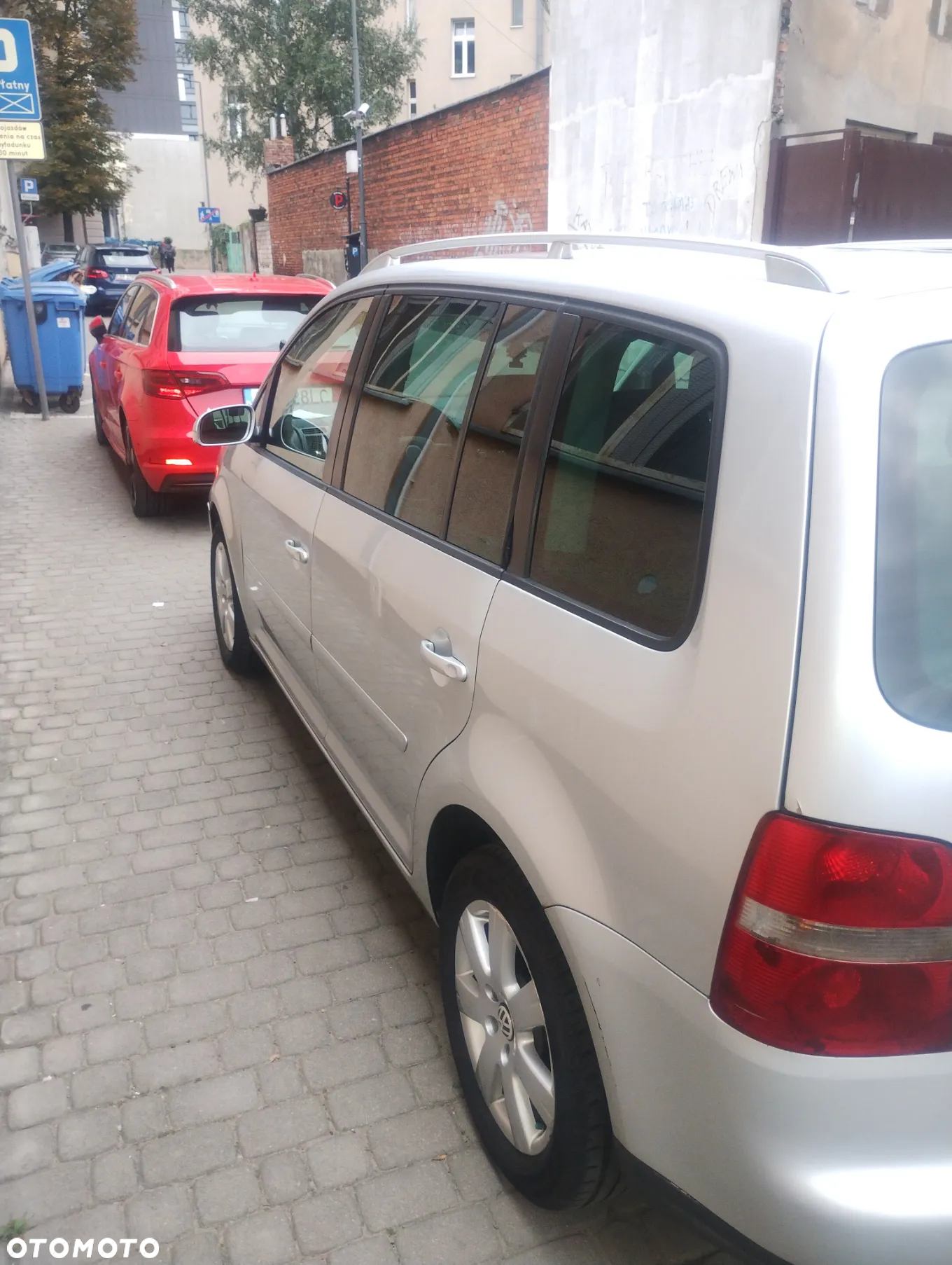 Volkswagen Touran 2.0 TDI Highline - 3