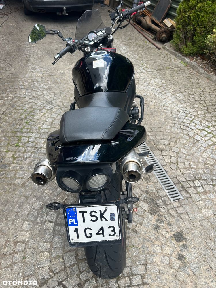 Suzuki GSR - 2