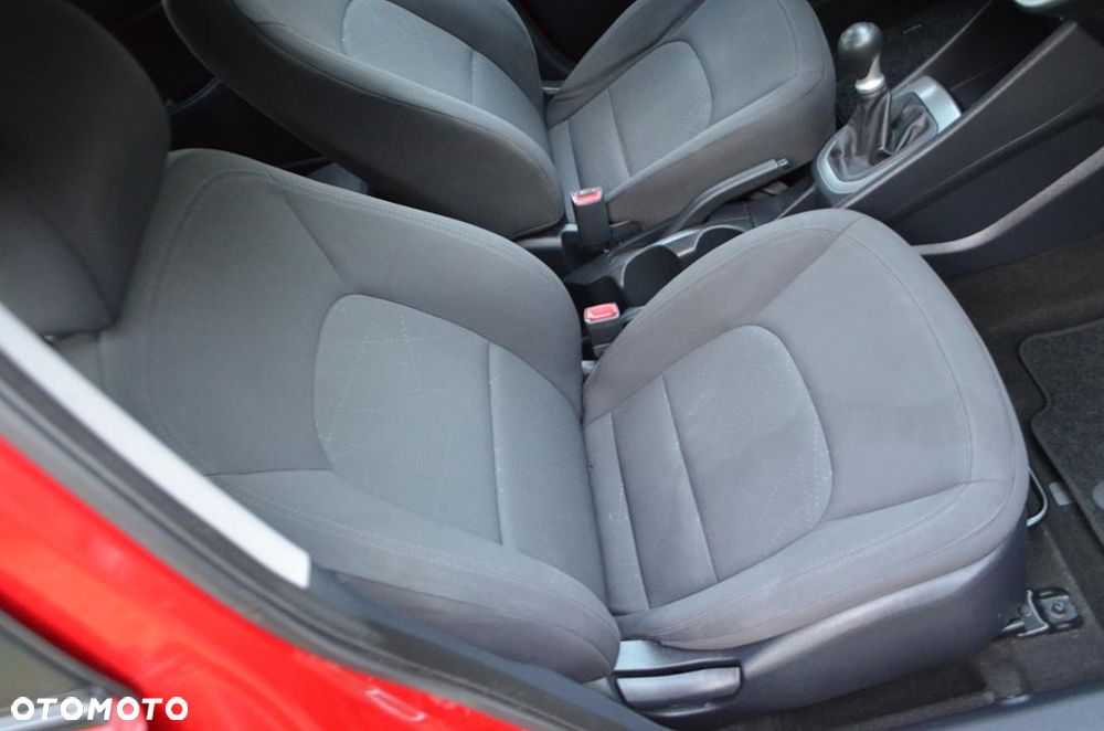 Kia Rio 1.2 Attract - 34