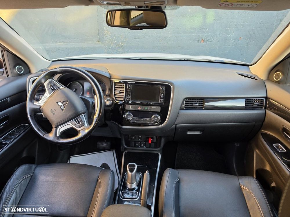 Mitsubishi Outlander 2.0 Intense Navi - 10