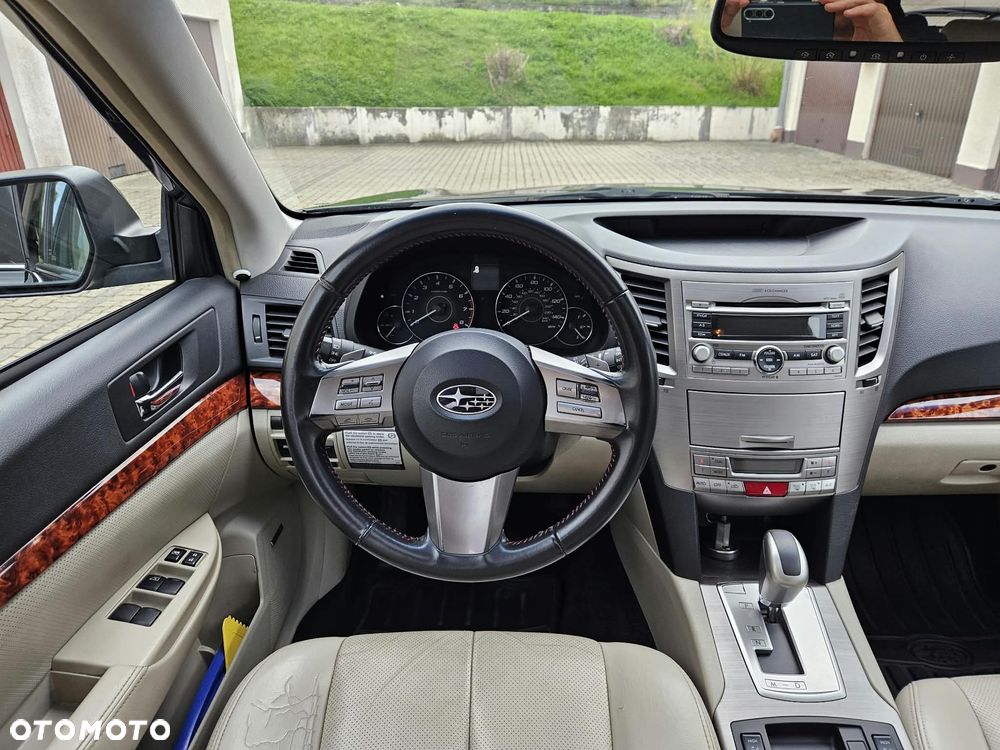 Subaru Outback 2011 photo 4