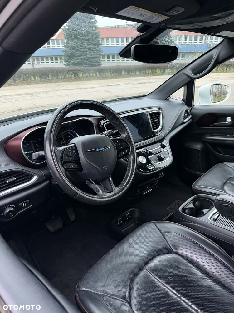 Chrysler Pacifica - 4